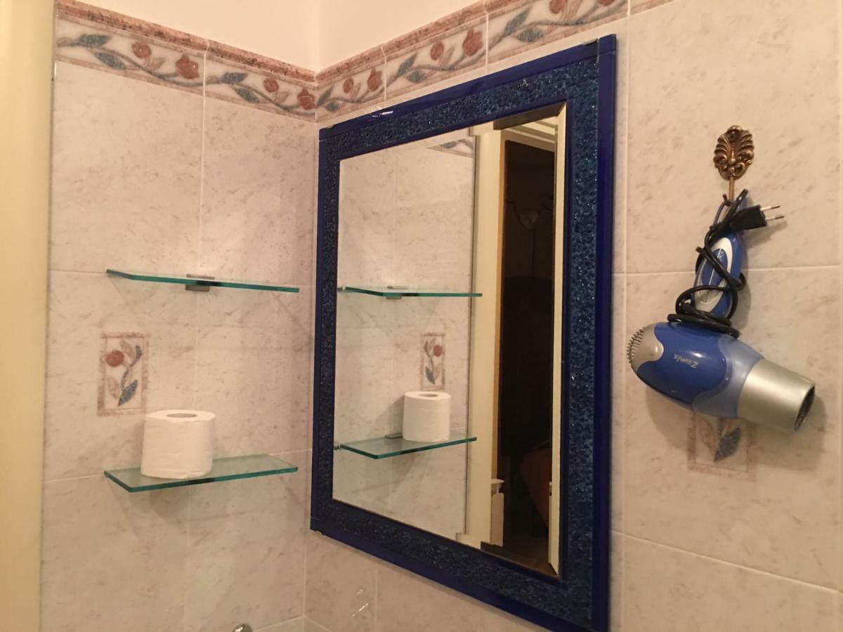 Casa Vacanza Angela Villa โบนัสโซลา ภายนอก รูปภาพ