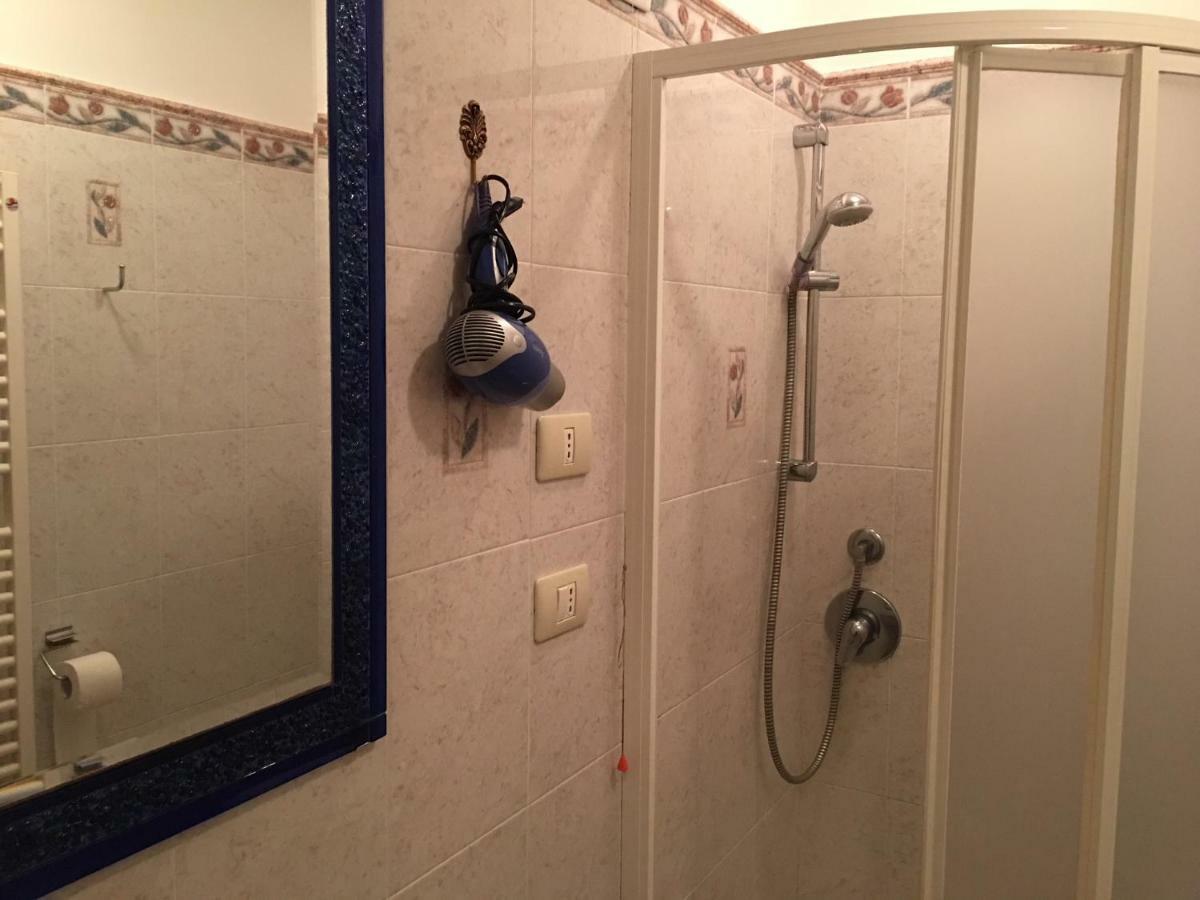Casa Vacanza Angela Villa โบนัสโซลา ภายนอก รูปภาพ