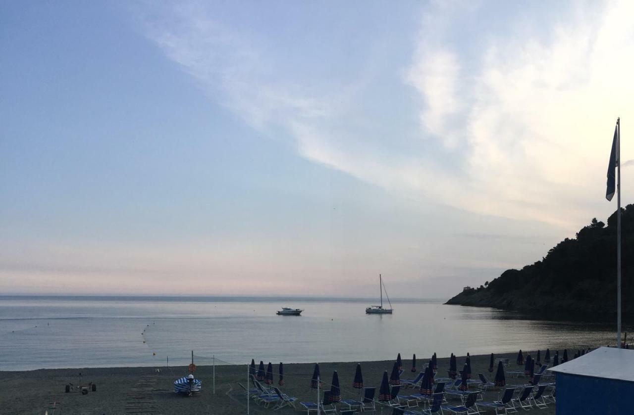Casa Vacanza Angela Villa โบนัสโซลา ภายนอก รูปภาพ